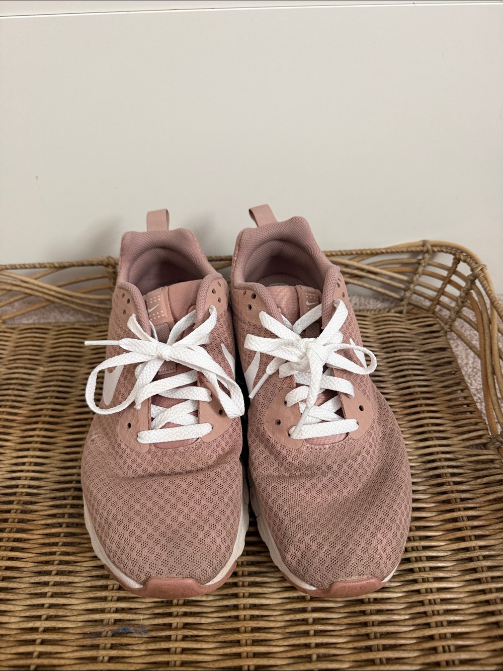 Nike sneakers sz 9